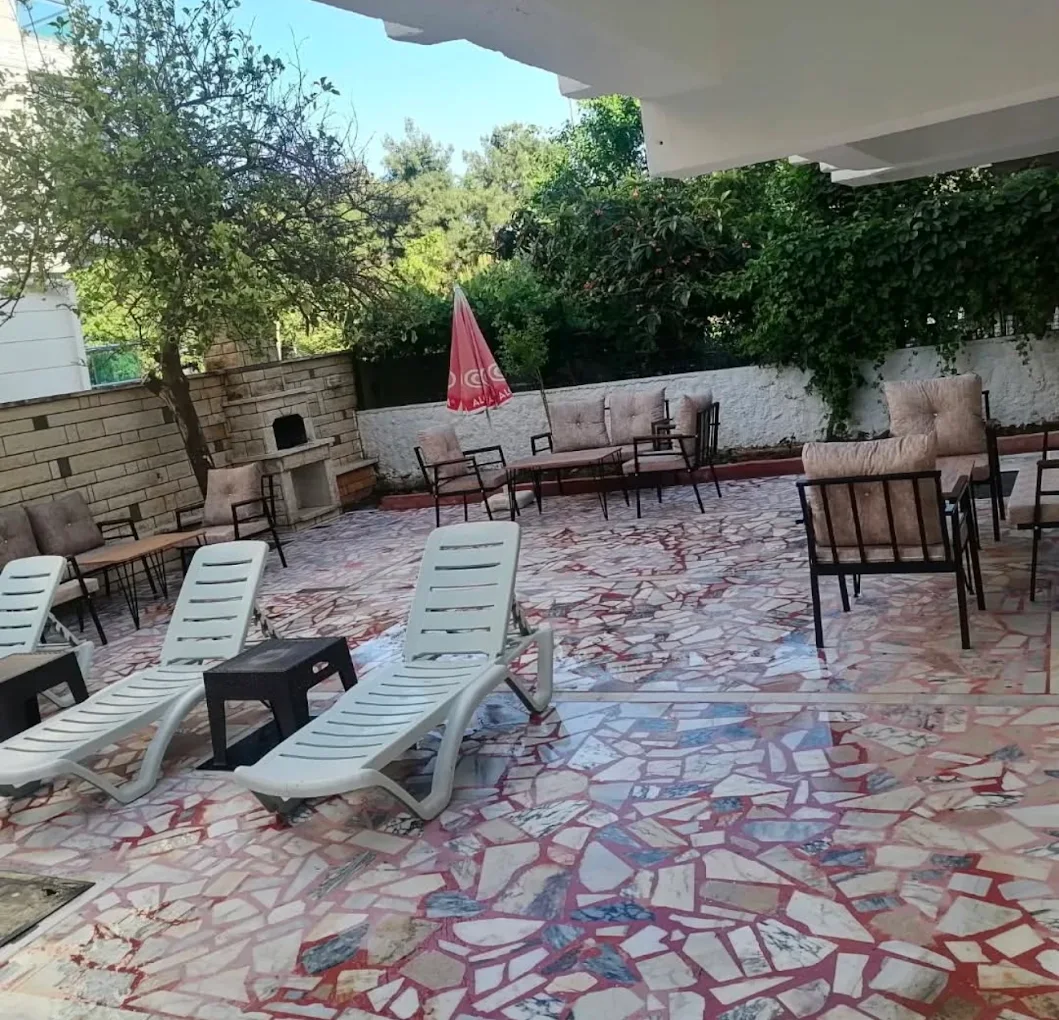 Kent Otel Konyaaltı bahçe ve dinlenme alanı